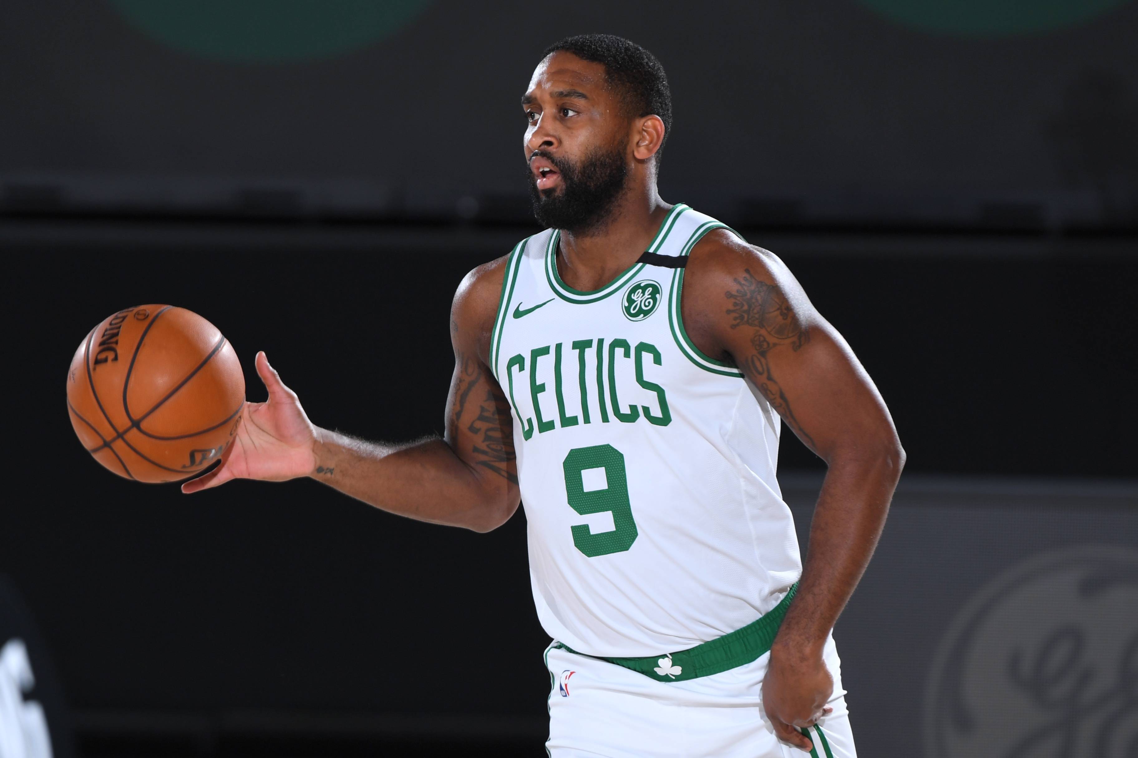 来自espn的报道,有消息人士透露,凯尔特人后卫布拉德-沃纳梅克以1年2