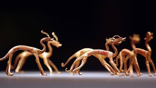 12件黄金"走龙"遭冷落,三十年后专家却称:帝王专用的"器具"