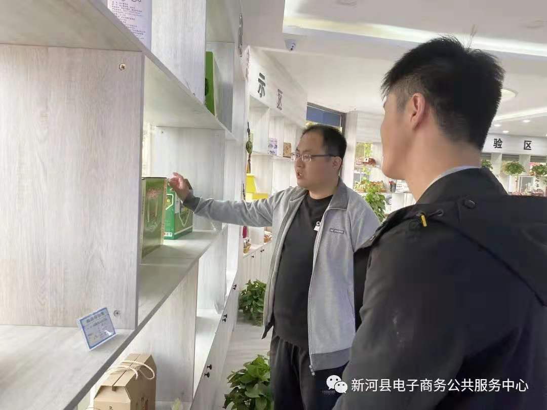 赵东钊视察县电子商务公共服务中心建设及运营工作