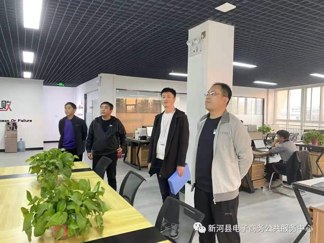 赵东钊视察县电子商务公共服务中心建设及运营工作