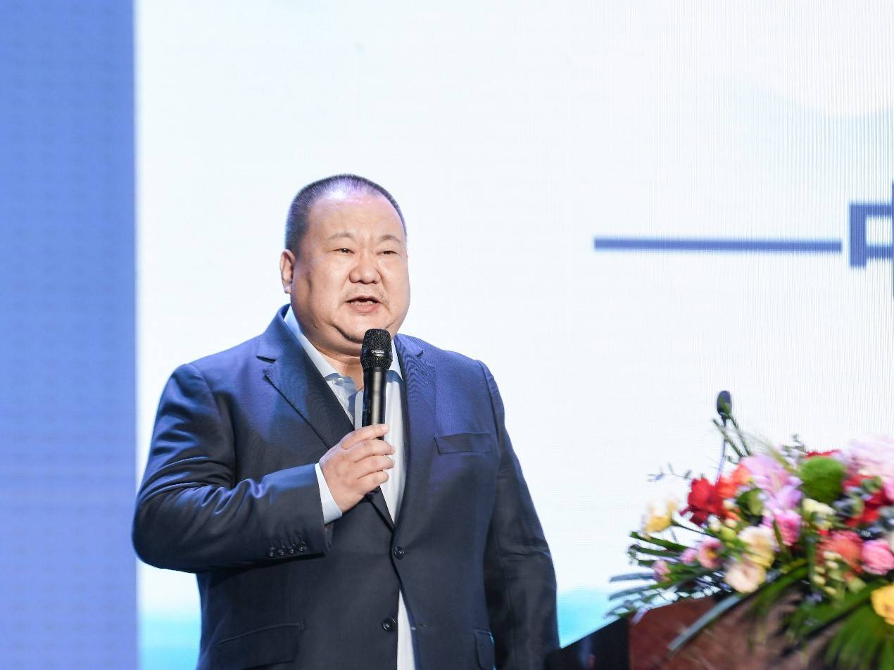 东方资产天津公司总经理张晨光发表讲话作为本次会议承办方的加加食品