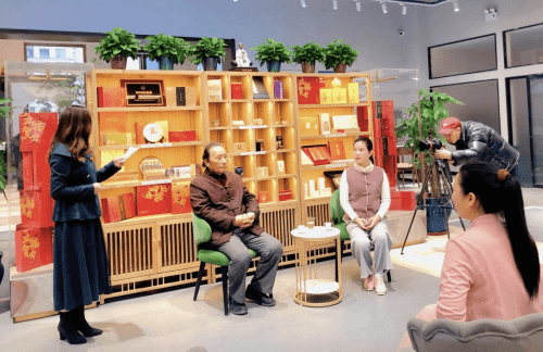 严建红陆羽茶产业迈入互联网大潮首届陆羽会中国茶日启动