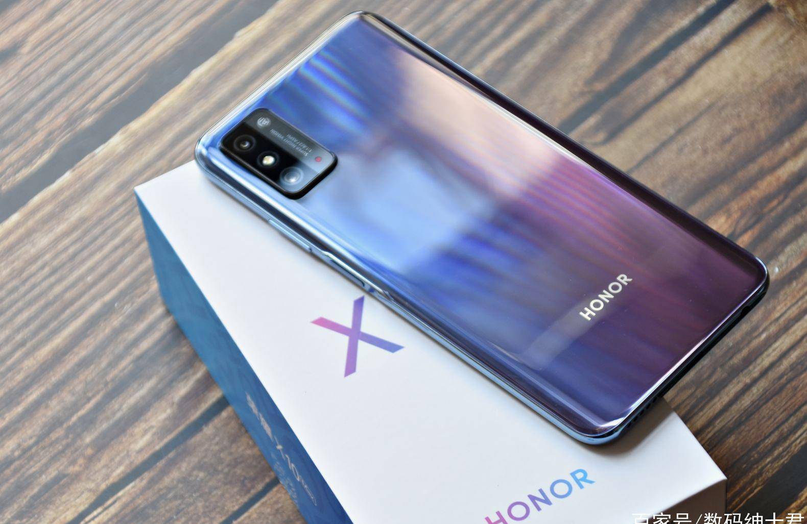 5000mah 双模5g,8 128g只需2499元,荣耀的确很良心!_max