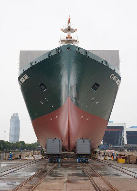 江南造船第2艘2500箱集装箱船顺利下水_手机搜狐网