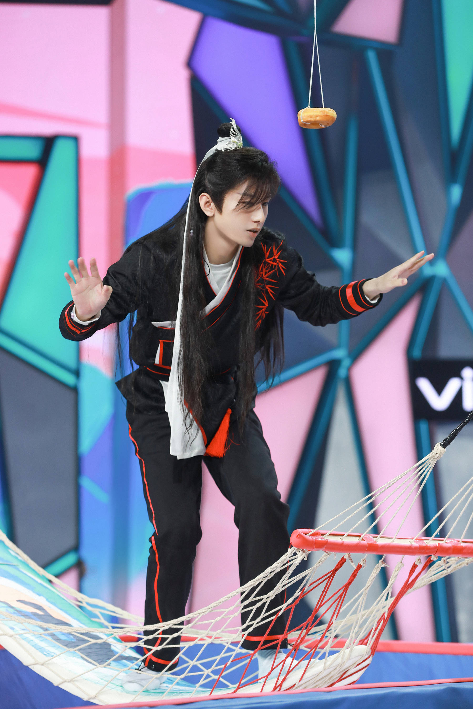 成毅《快乐大本营》笑点不断 搞笑氛围一秒入戏业务能力获赞