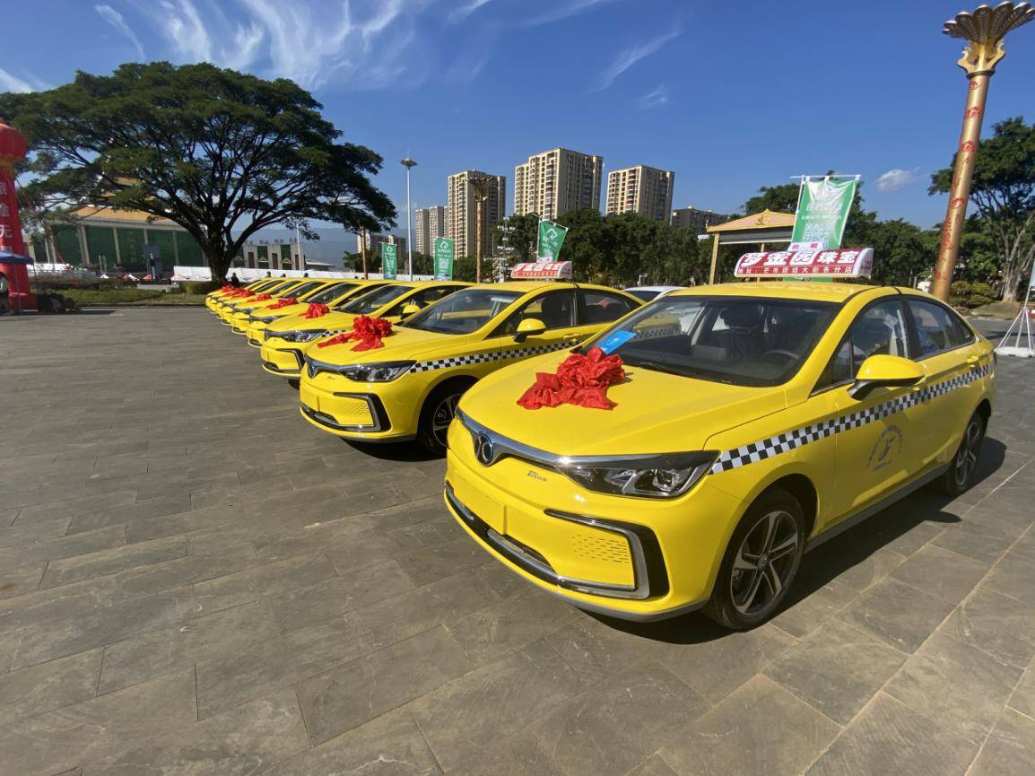 全部是云南质造 德宏首批新能源出租车投入使用