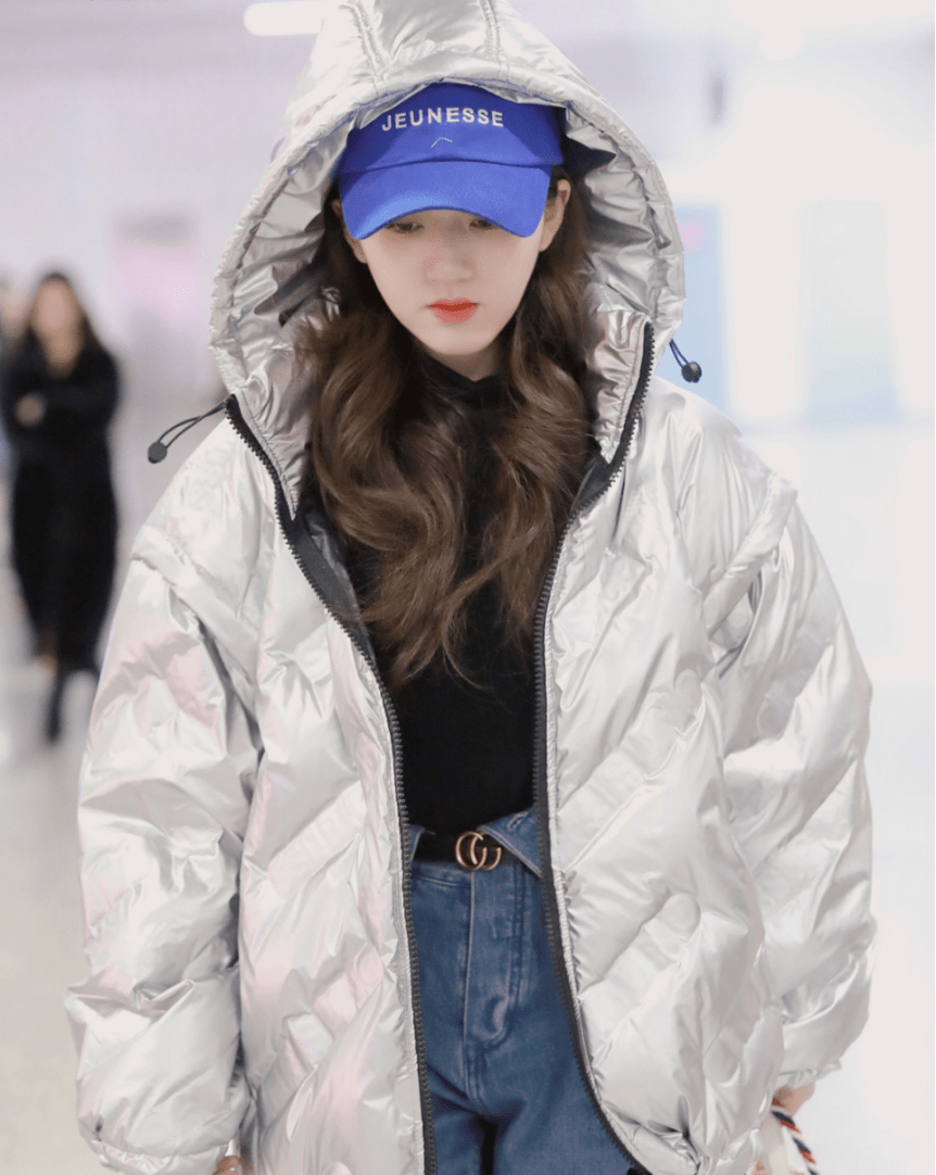 赵露思的穿搭秀身材好"诱惑"!