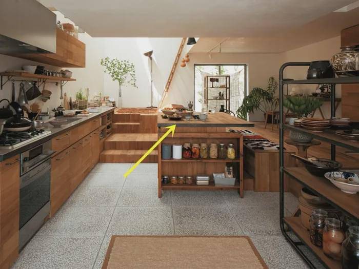 入户打造下沉厨房,围着岛台抬高50cm做阶梯式榻榻米地台,连餐厅,书房