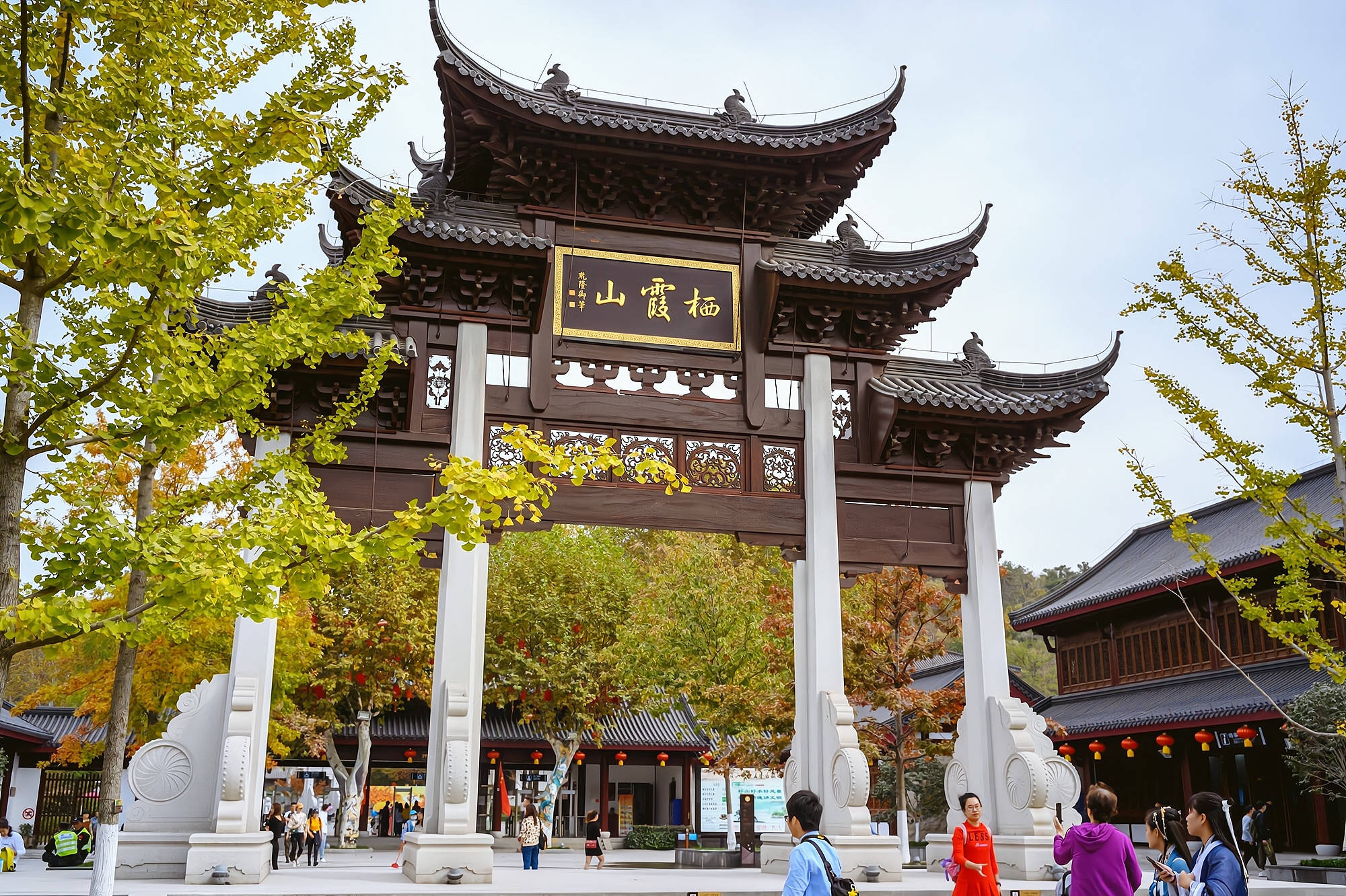 南京这座山被誉为金陵第一明秀山历史上五王十四帝曾登临