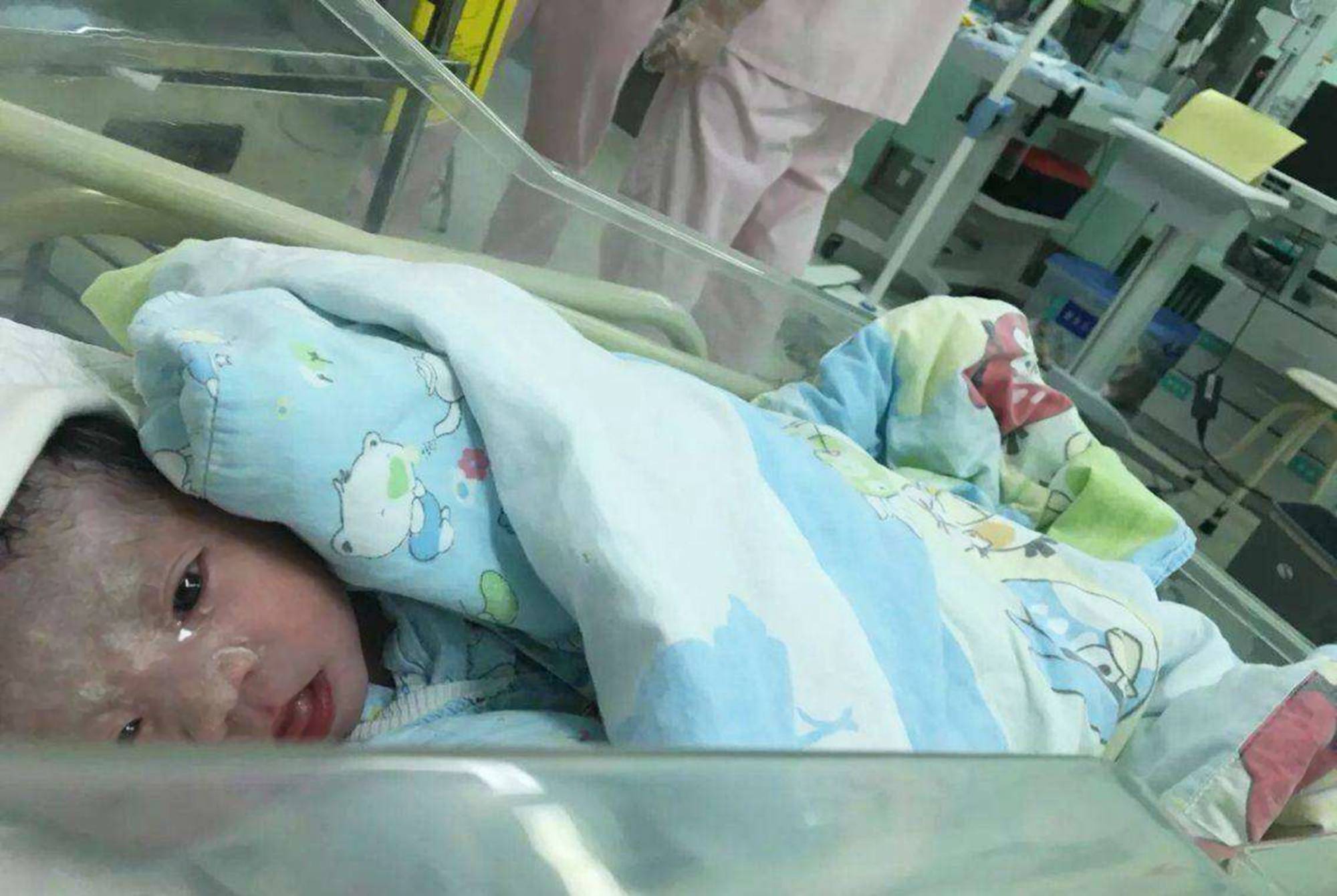 新生宝宝丑哭宝妈,几个月后完美逆袭成团宠,宝妈:判若两娃