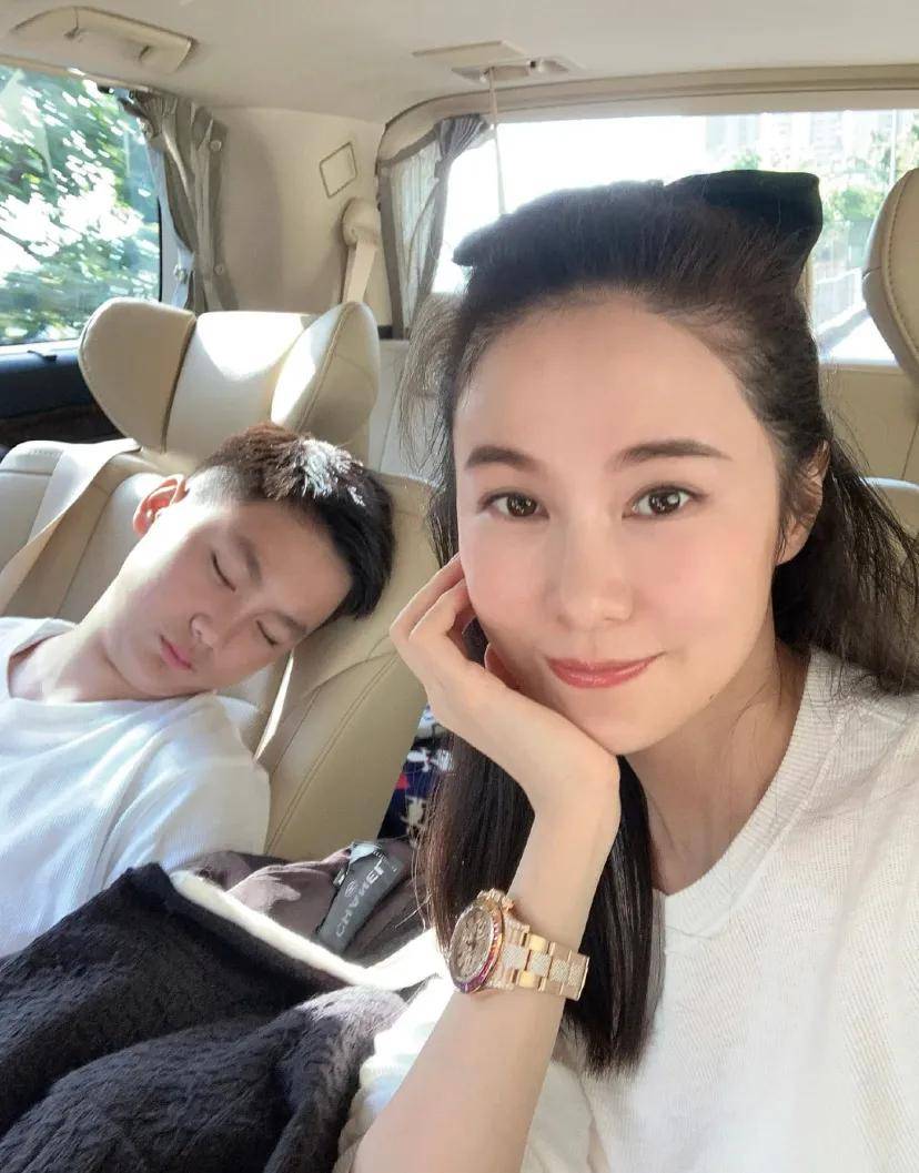 刚毕业就嫁给港圈大佬混入顶级太太团,晚晚梦寐以求的阶级跨越被她实现了?_香港