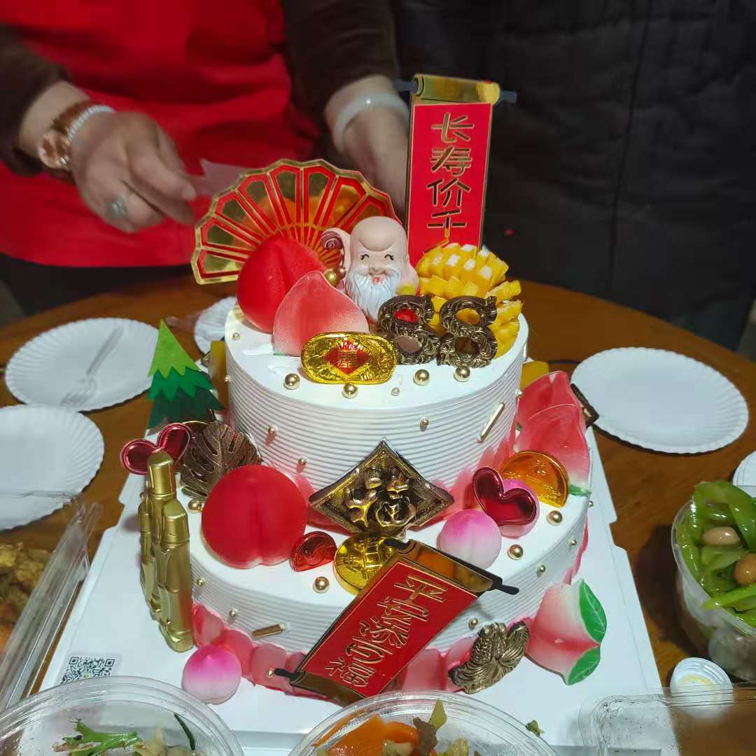 招远孤寡老人过88岁生日,十多名"儿女"来祝寿.