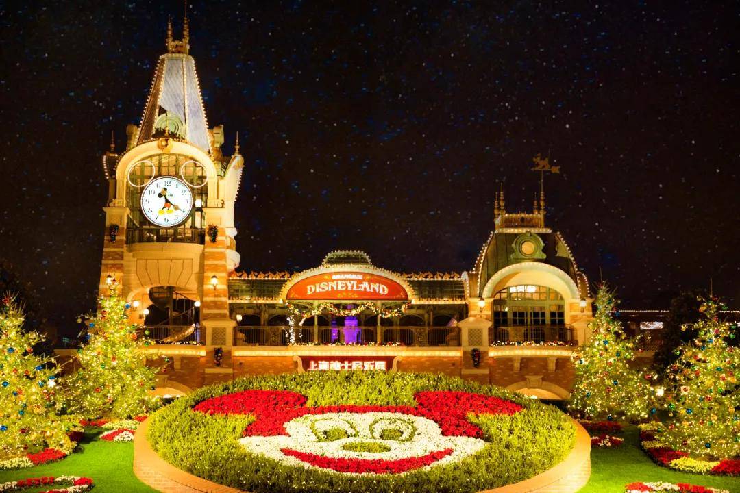 上海迪士尼换上圣诞新装,幻化成冬日仙境!神秘惊喜等你去"拆盒"