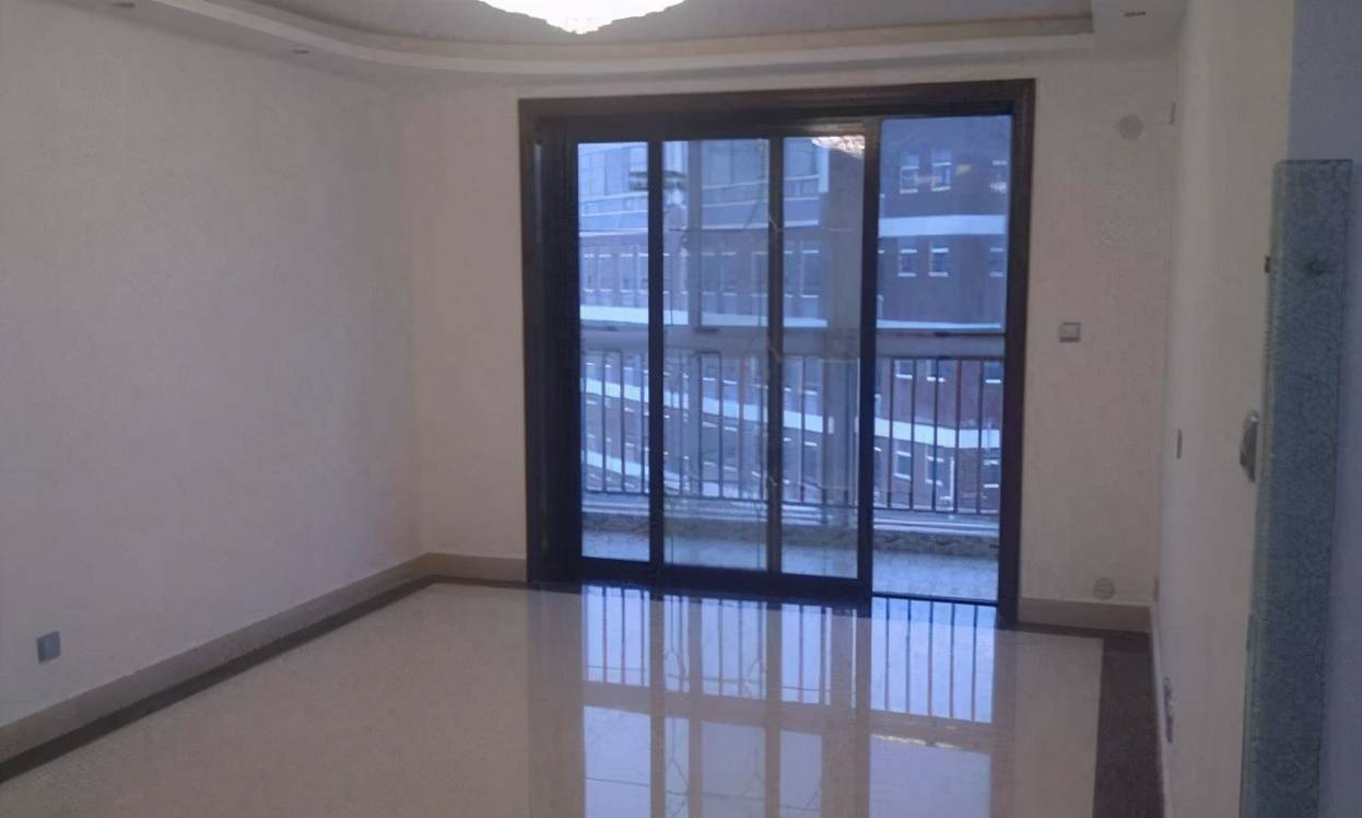 阳台不装推拉门,这样装修设计,让你房子档次高十倍