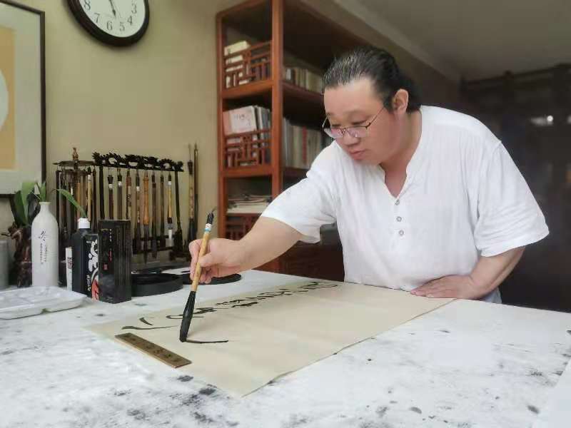 中国道家书法传承人张宗明大师应邀出席铁岭万达地产活动