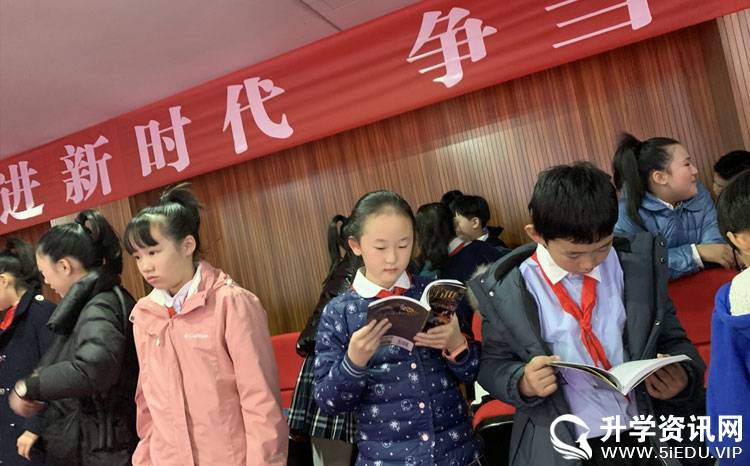 成都芳草小学小百灵合唱团亮相成都市"新时代好少年"发布仪式