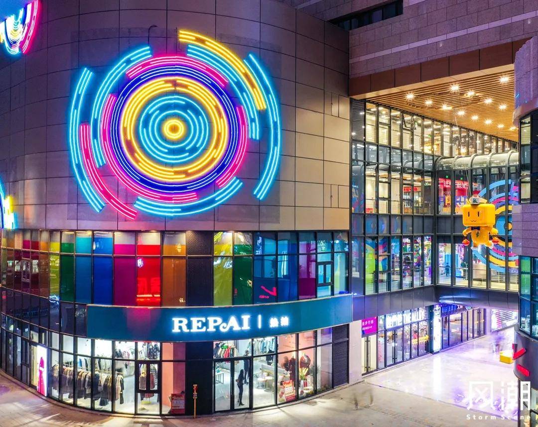 设计说明做为主入口形象,面对城市主干道,客流和视线的聚焦点,街区的