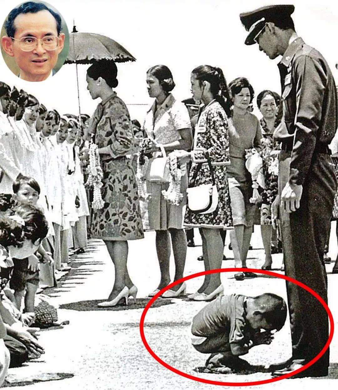泰国下人跪拜主人图片