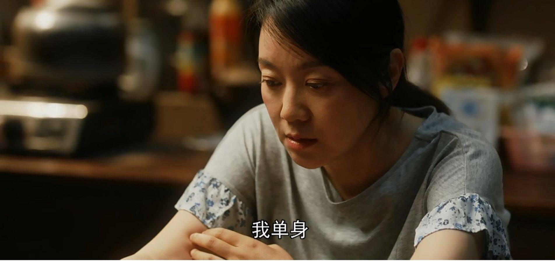 装台中蔡素芬有些慌张随着杨波的出现她的秘密恐被揭穿