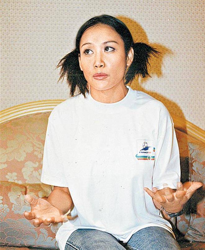 54岁"令狐冲"与"殷梨亭"骑摩托聚会,烈日下两人黑成了古天乐_莫家尧