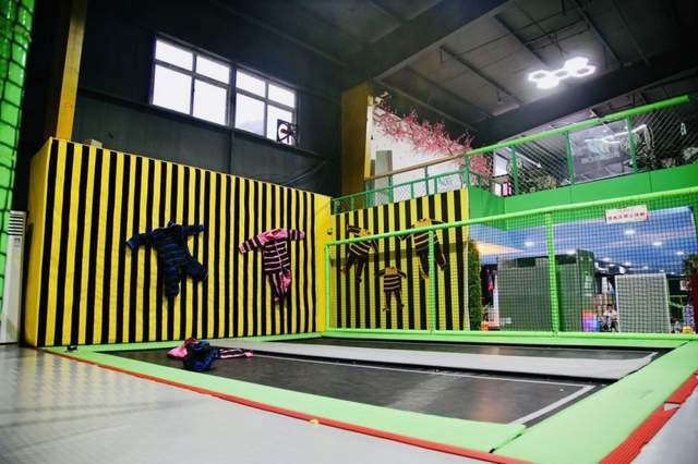 不在状态随时跃动回来,郑州南龙湖zui大蹦床公园 激情来袭