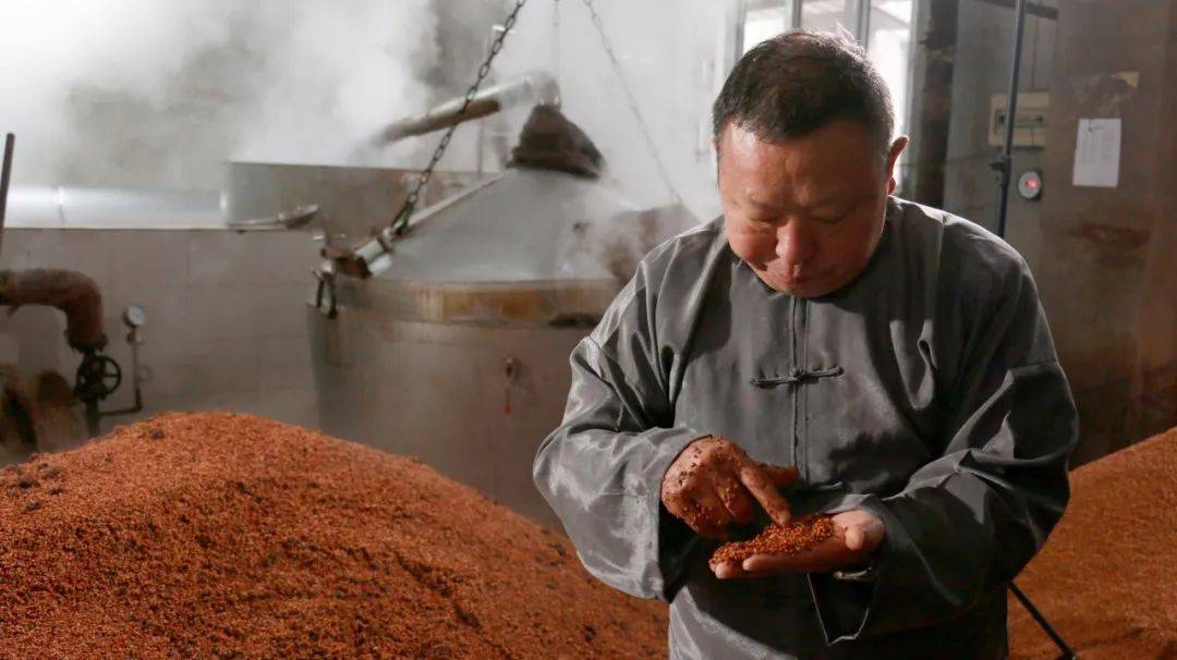 为什么男人都喜爱喝纯粮酱香酒?