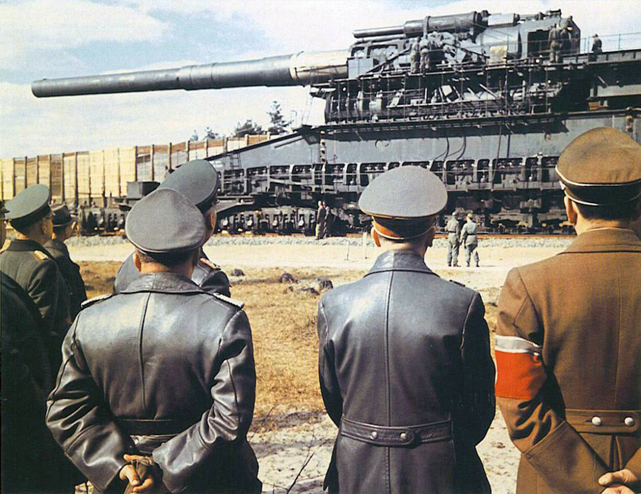 希特勒视察重型坦克车古斯塔夫巨炮克虏伯logo克虏伯家族成员并且早在