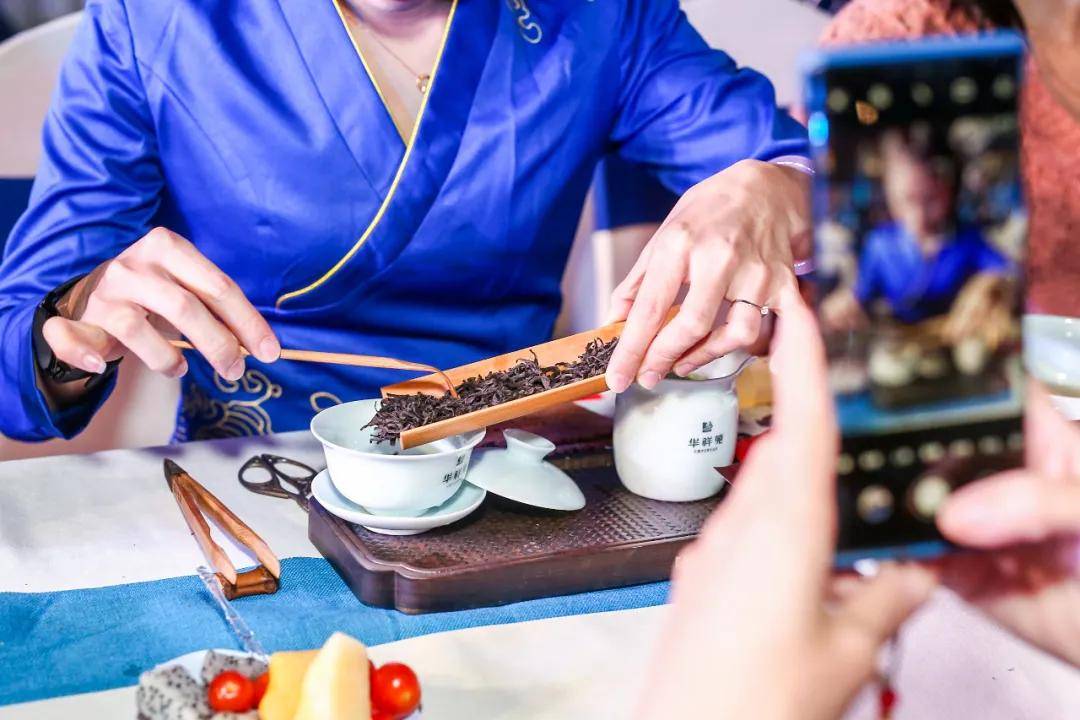 华祥苑国缤茶"跨界"金鸡,"新国货"乘风破浪而起!