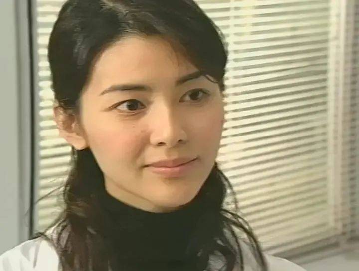 2005年,《胭脂水粉》中的蒙嘉慧的民国造型,极其端雅.