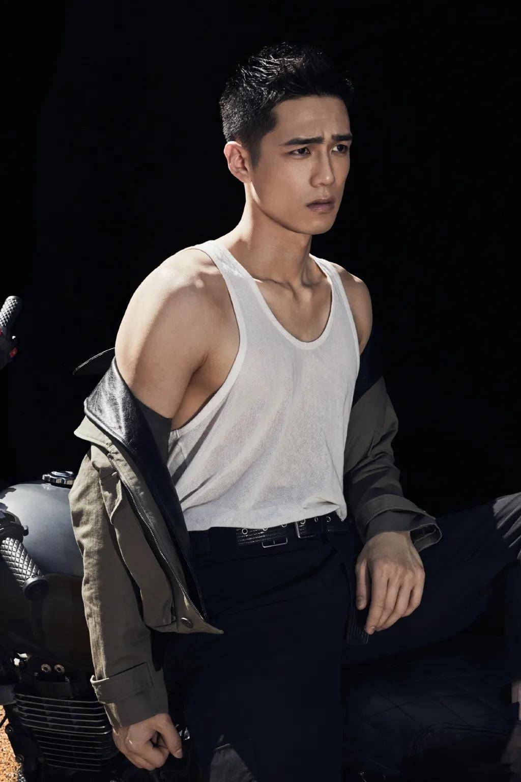 有颜有身材的肌肉小哥,笑容迷人还会做饭,曾参演"二人世界"