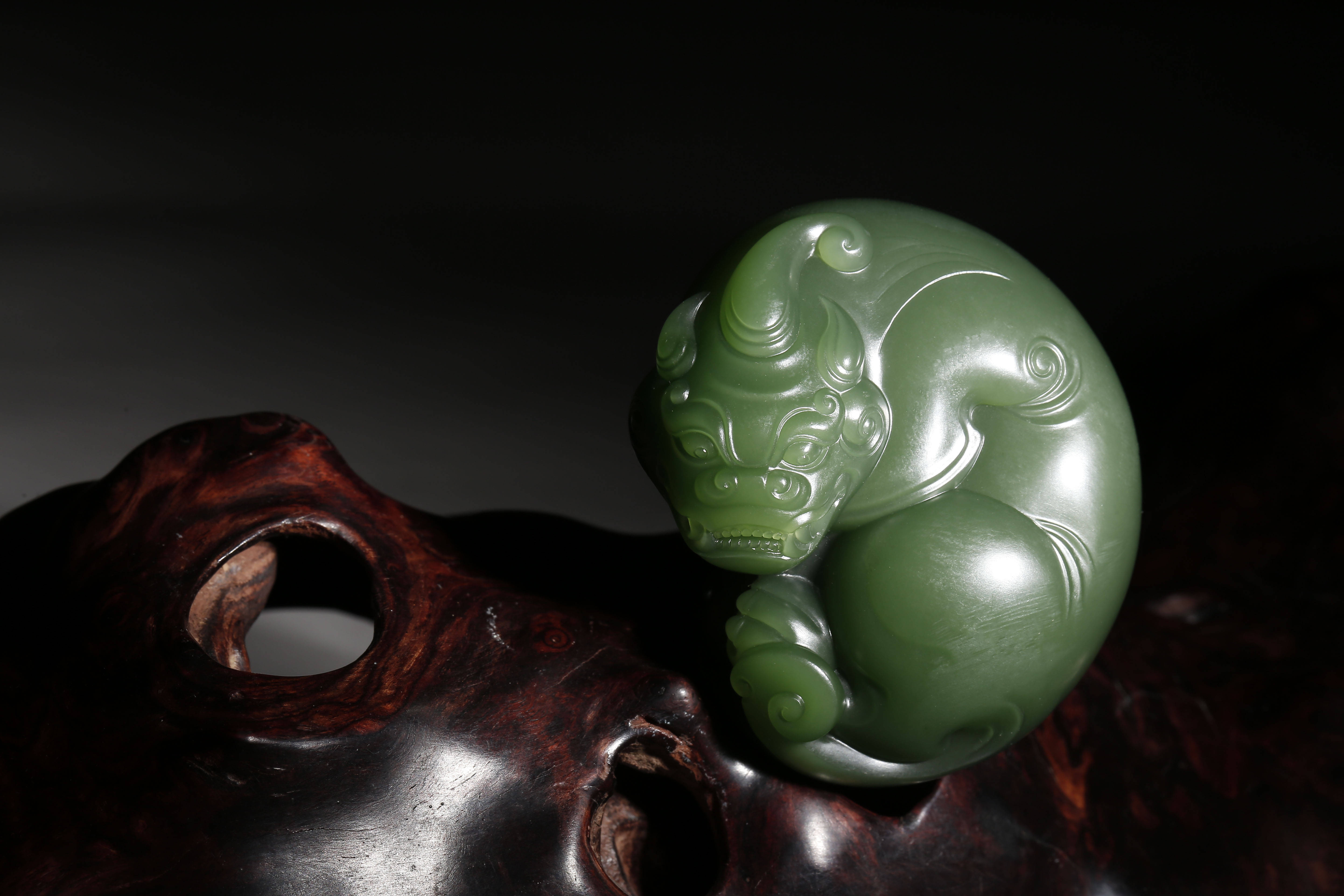 和田玉臻品丨辟邪团兽,把件,俄碧玉,邀您共赏_手机搜狐网