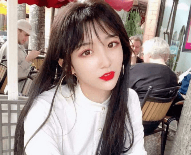 同样是女装大佬,为何外国人大方晒图,国人大多"室内自赏"?