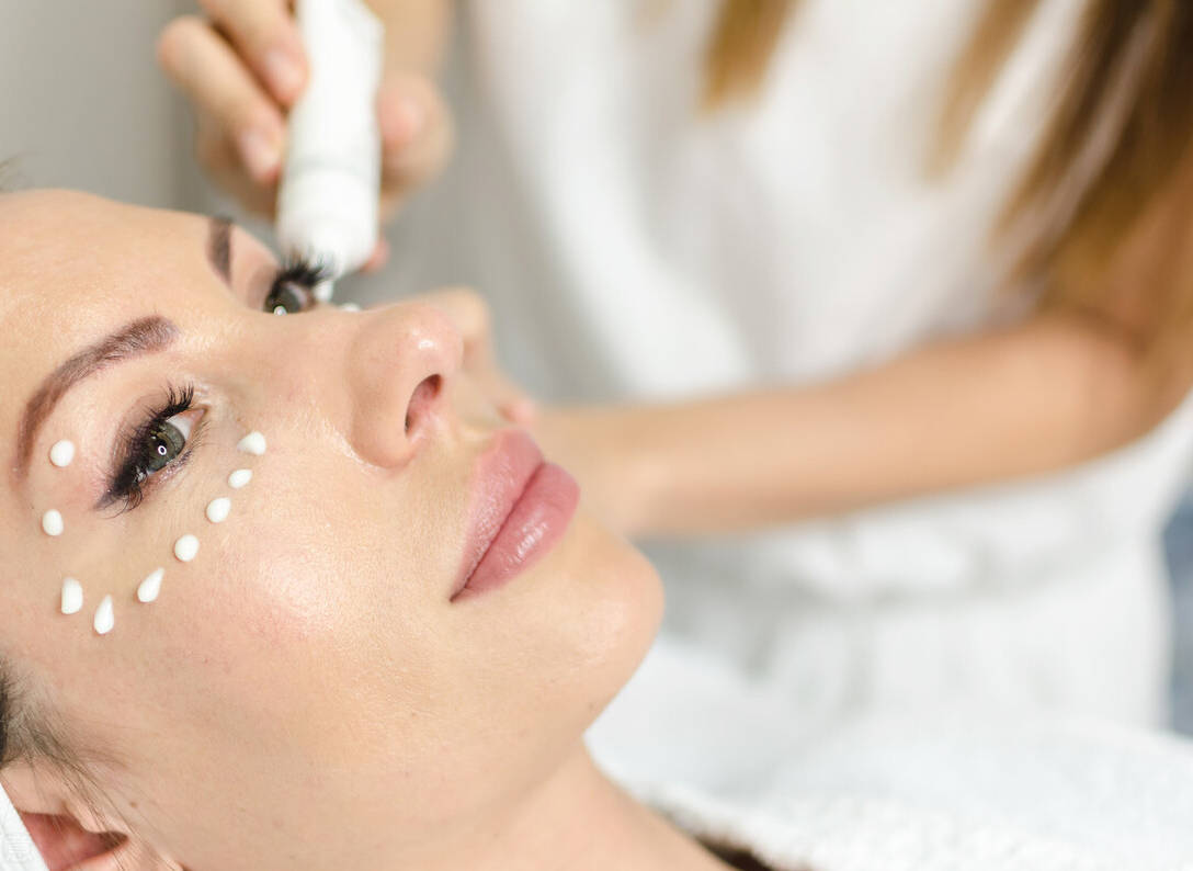 如何养成模特型的眼睛,以下是关于眼霜正确的涂法,用错了还不如不用.