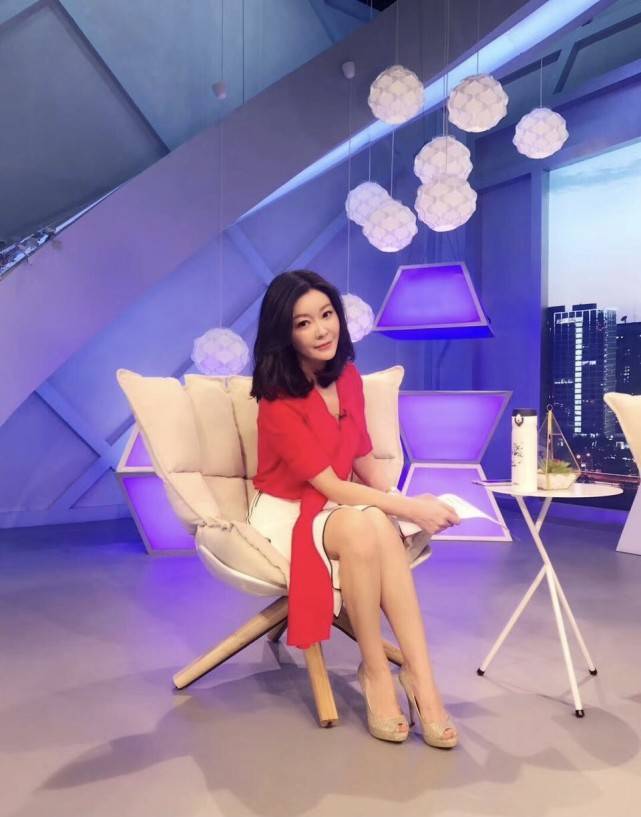 交换空间主持人王小骞离开央视转型成主播可惜了主持功力