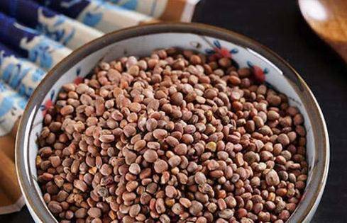 莱菔子,是十字花科植物萝卜的成熟种子,就是我们常食的萝卜种子,不管