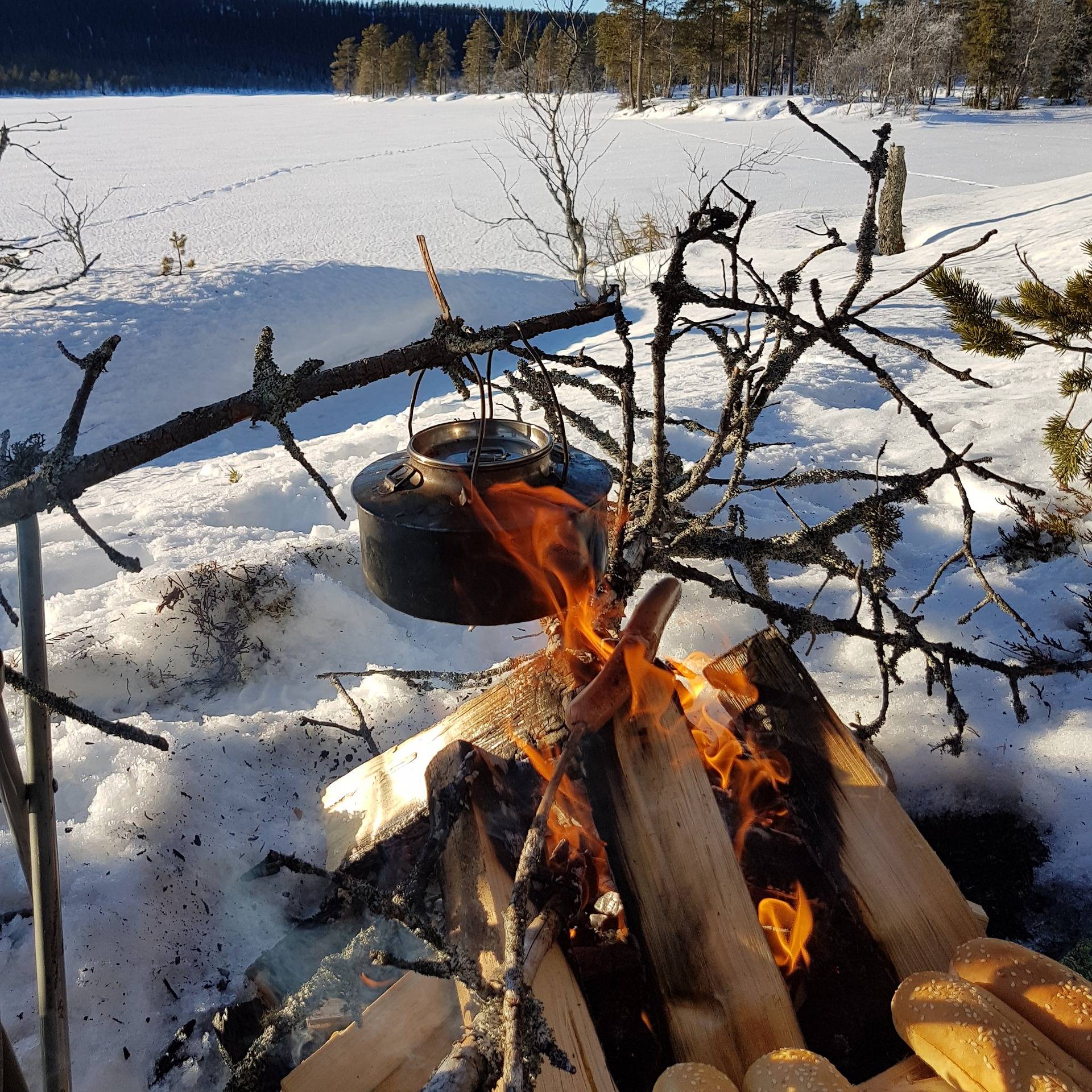 火炉炉火的朋友圈文案:冬日火炉边的炉火,这个季节最温暖的的诗
