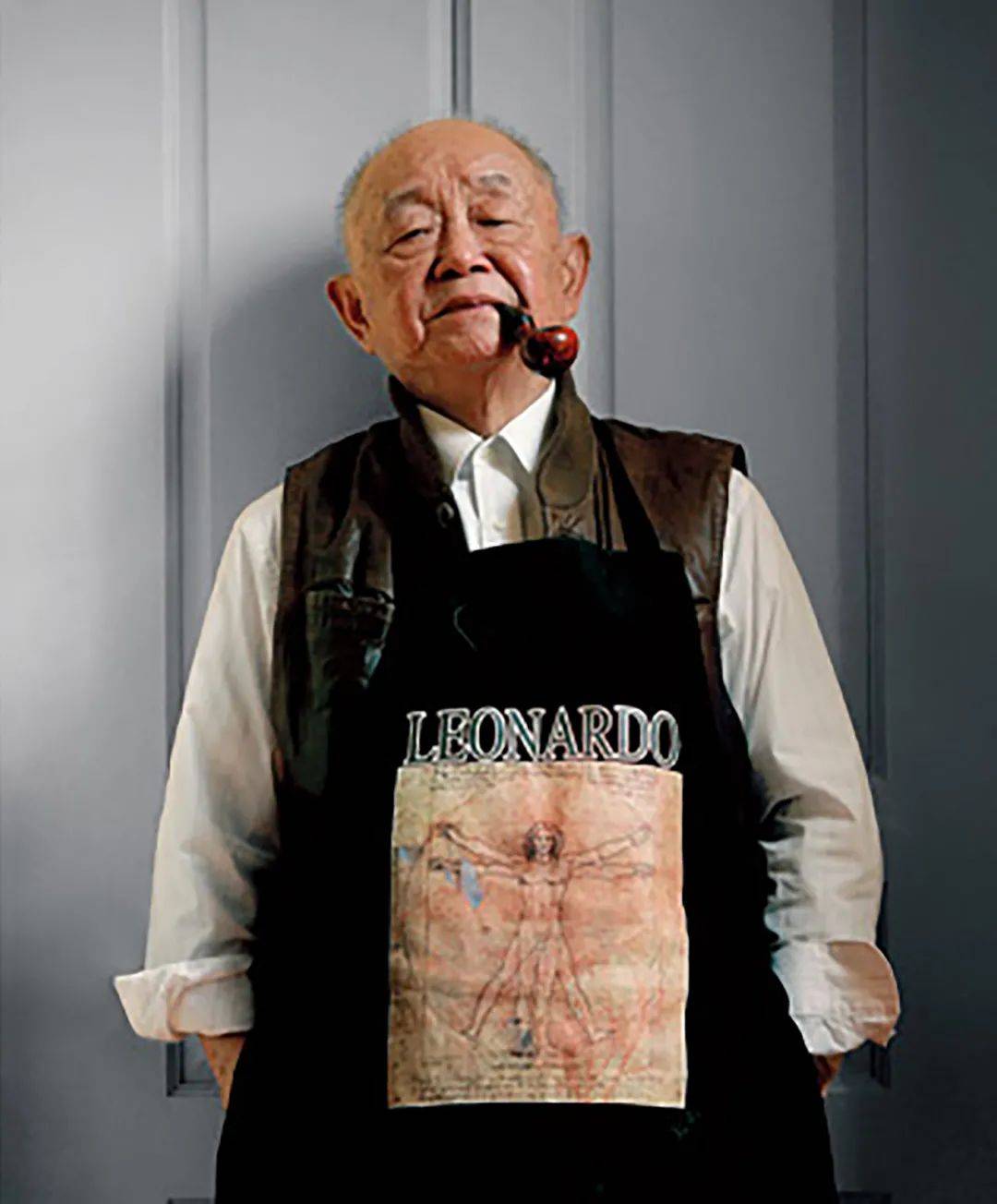 简介黄永玉,笔名黄杏槟,黄牛,牛夫子,1924年生于湖南凤凰县,土家族人