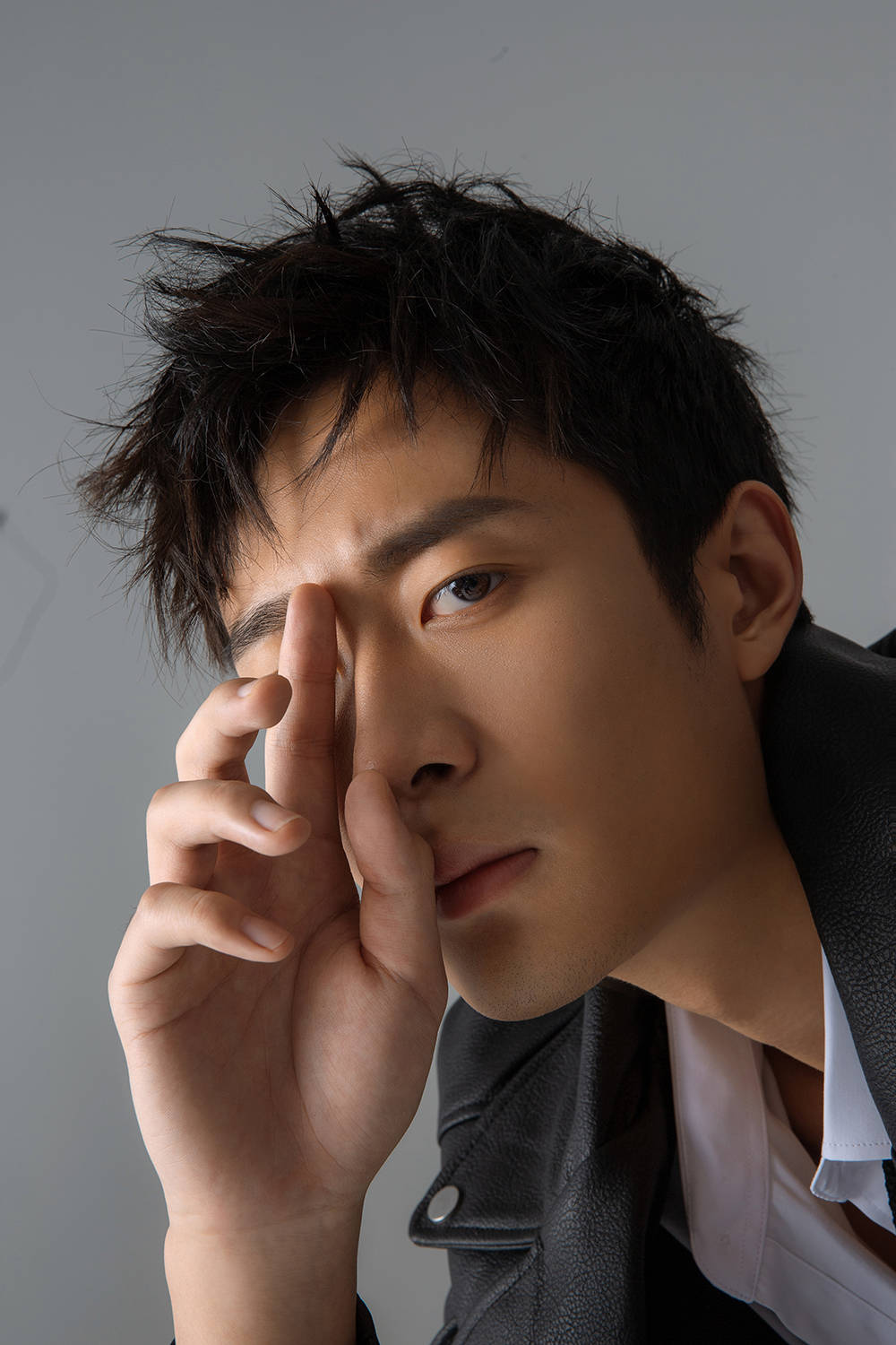 赵倬霆最新时尚大片曝光,肆意少年风格百变_手机搜狐网