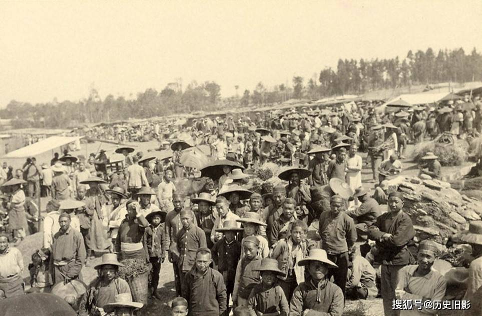 1922年云南大理风景老照片,热闹的三月街节日