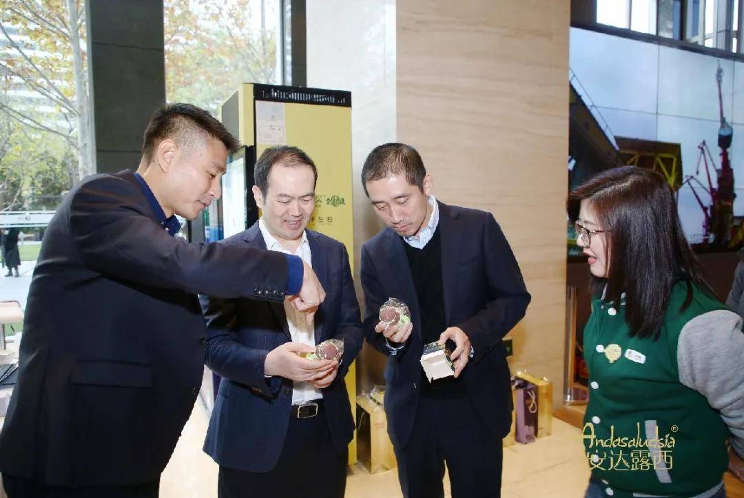 安达露西在朝阳大悦城搭建原生态橄榄庄园