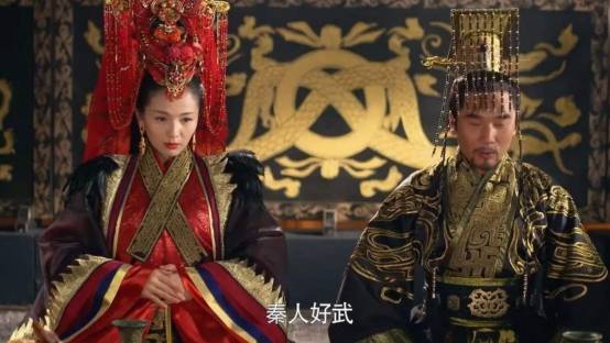 芈月传:芈月被秦王宠幸后,第一次和芈姝相见,为啥要戴这种头饰