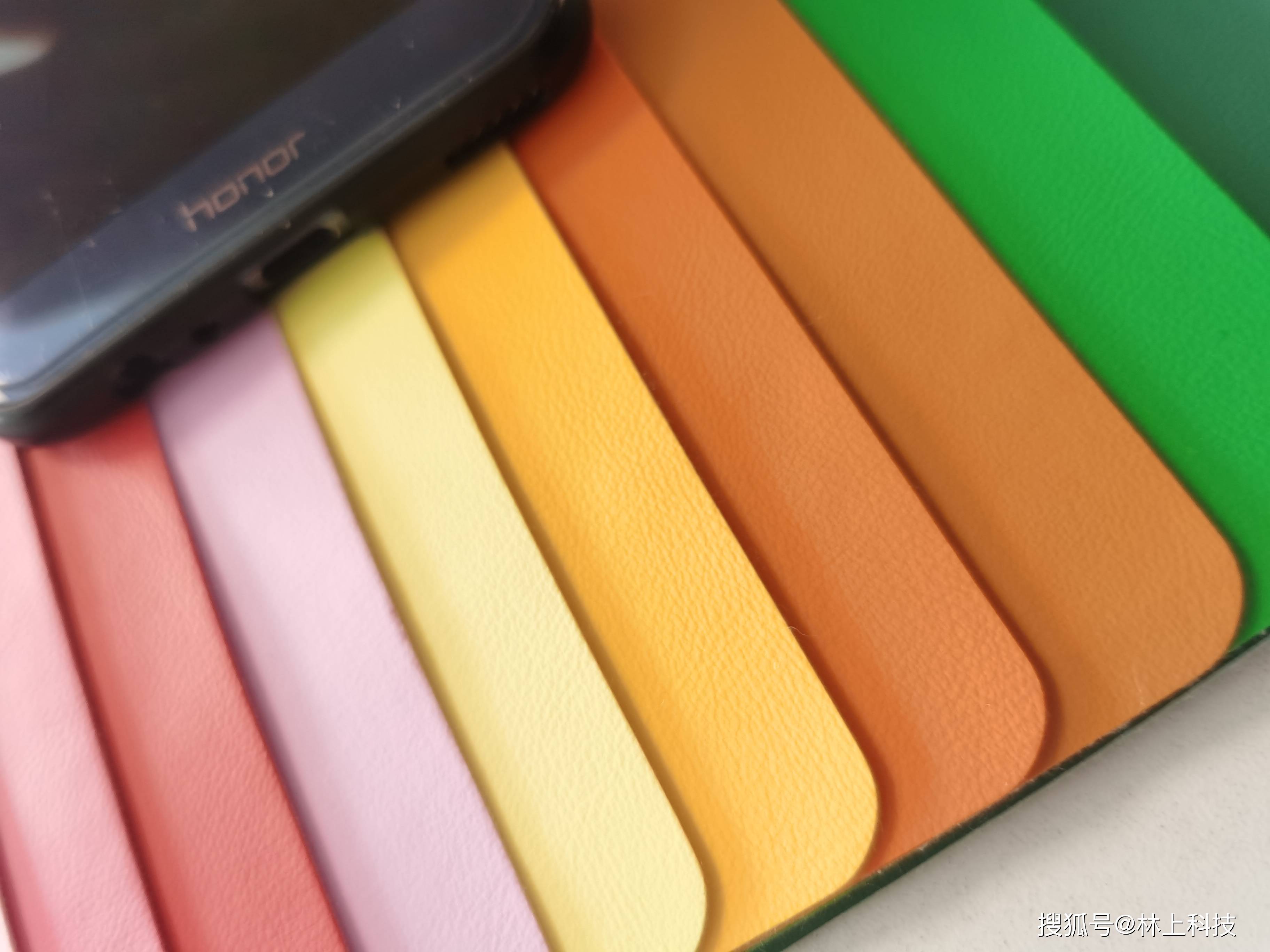 皮革是如何进行染色变成我们想要的颜色的