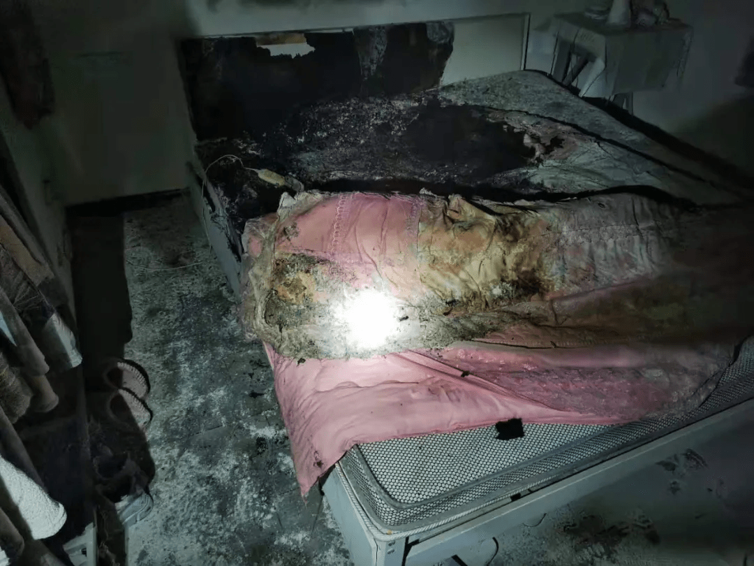 巴中红光小学教师宿舍发生火灾,系电热毯起火!