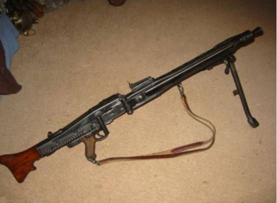 德国mg42机枪老树开花装上战术导轨也能变得如此时髦