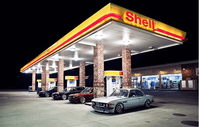 壳牌加油站整体欣赏壳牌加油站立柱檐口罩棚灯箱