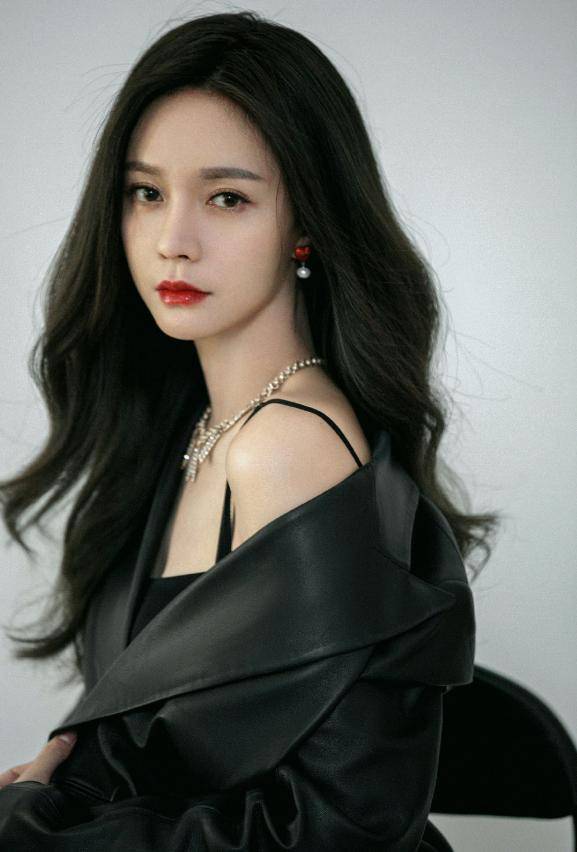 原创沈梦辰出道旧照流出网友不能说一模一样简直毫不相干