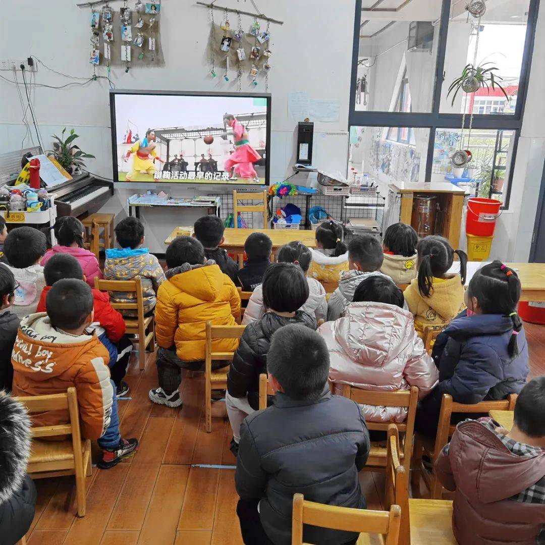 海安市大公镇中心幼儿园足梦前行足够有趣