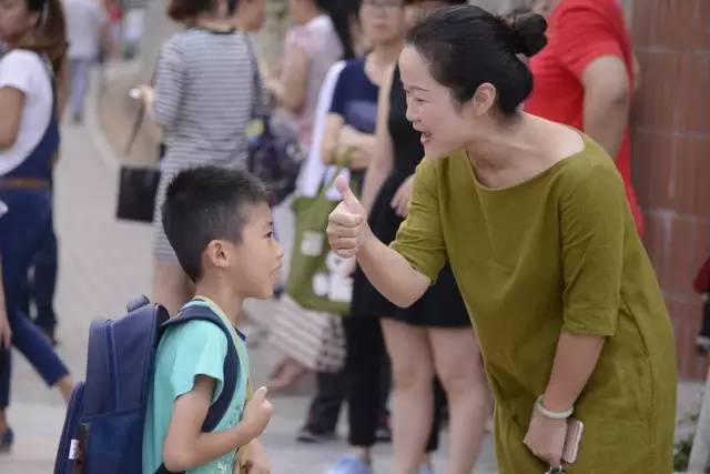 原创家长接孩子放学别做这三种不妥当行为容易遭老师嫌弃