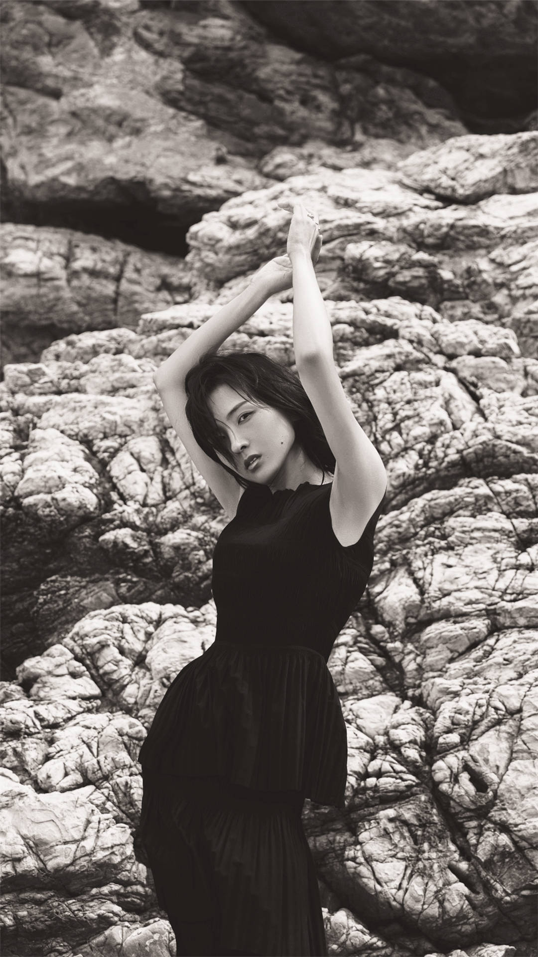 郑罗茜傲娇的薇薇安黑白简约色调演绎源于生活的时尚风格