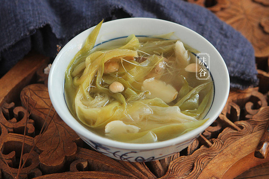 有些人会问:霸王花是火龙果花吗?